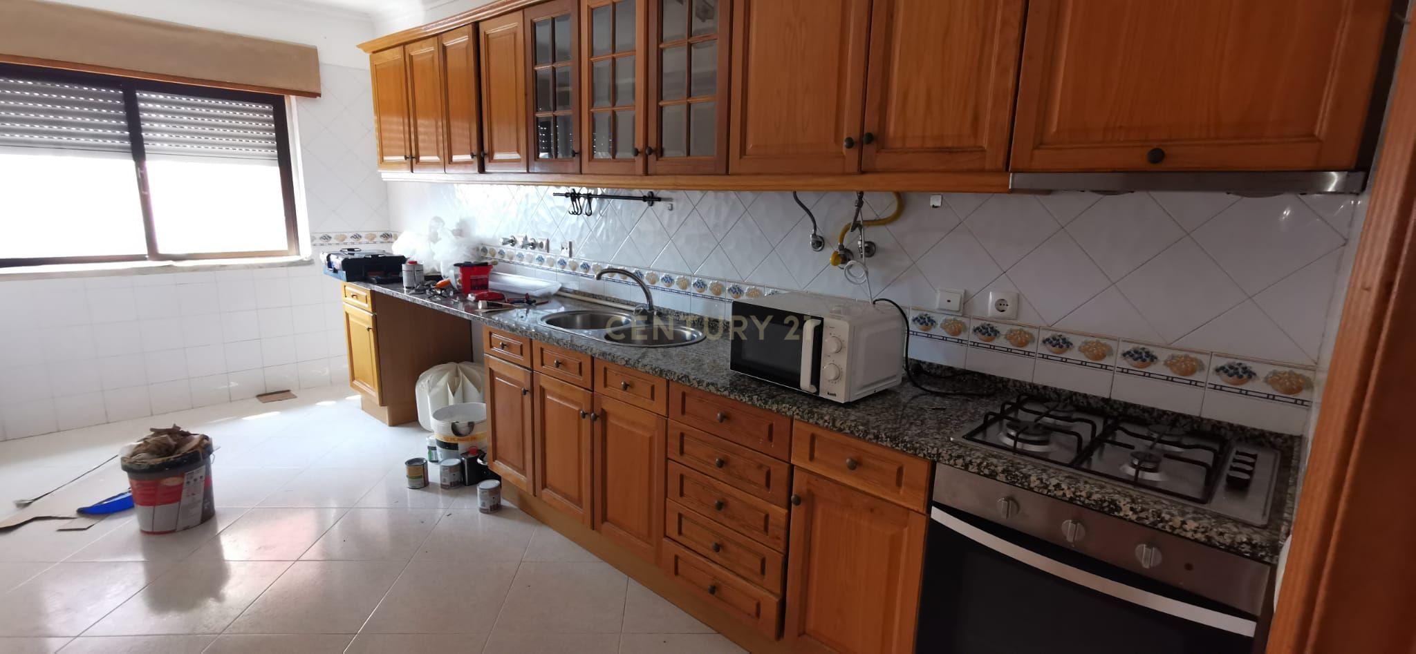 Fotografia 10 de T2 Remodelado | 100 m² | 2 Casas de Banho | Varanda | Agualva-Cacém
