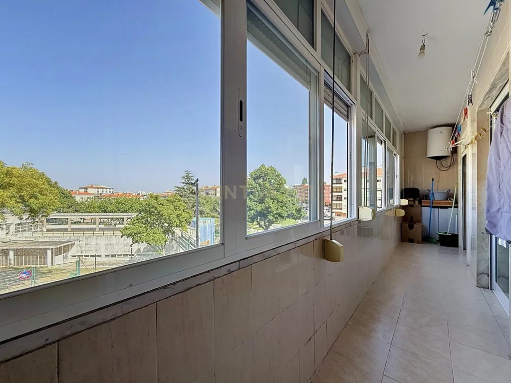 Apartamento T3 em Amora, Seixal - Oportunidade Única! - Image 11