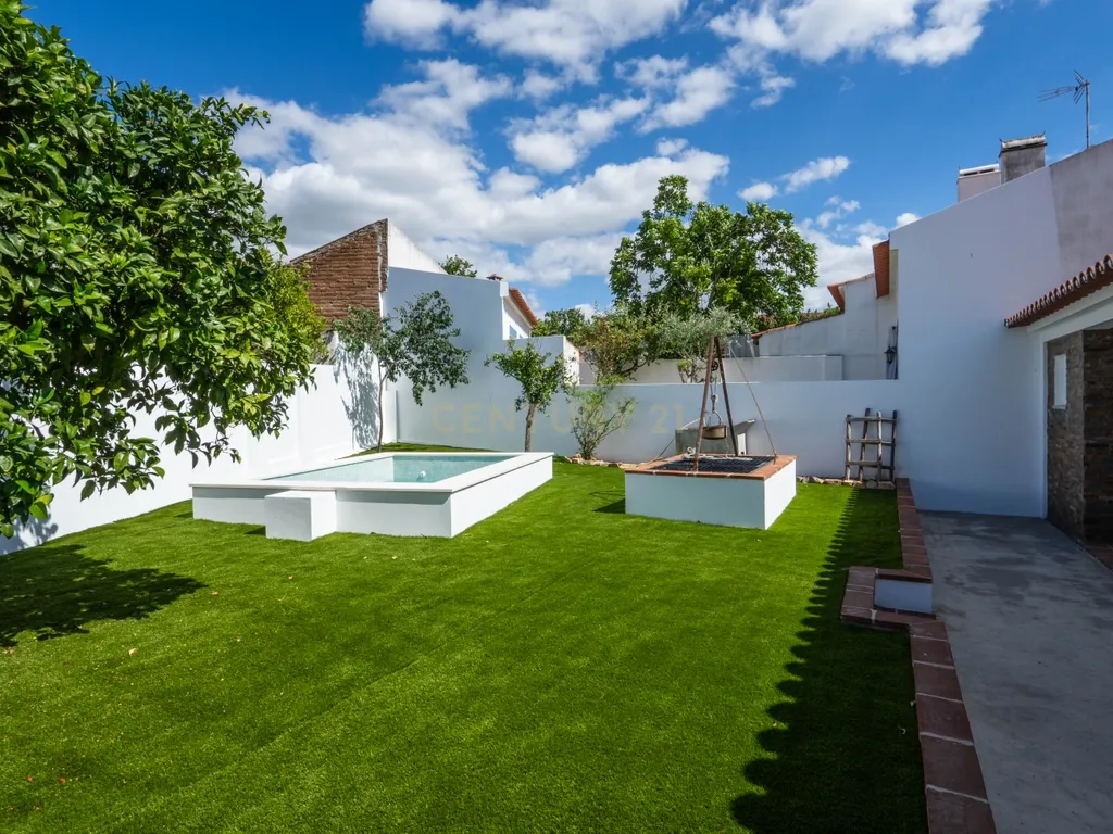 Moradia T2 Premium com Piscina, Suite e Acabamentos de Excelência - Image 29