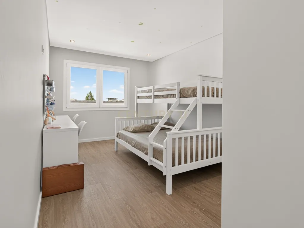 Apartamento Renovado com Vista Panorâmica em Braga - Image 14