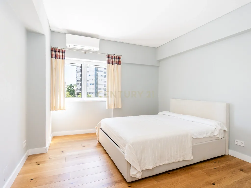 T3 Remodelado com Suite com closet e Parqueamento para Arrendamento em Algés/Miraflores - Image 22