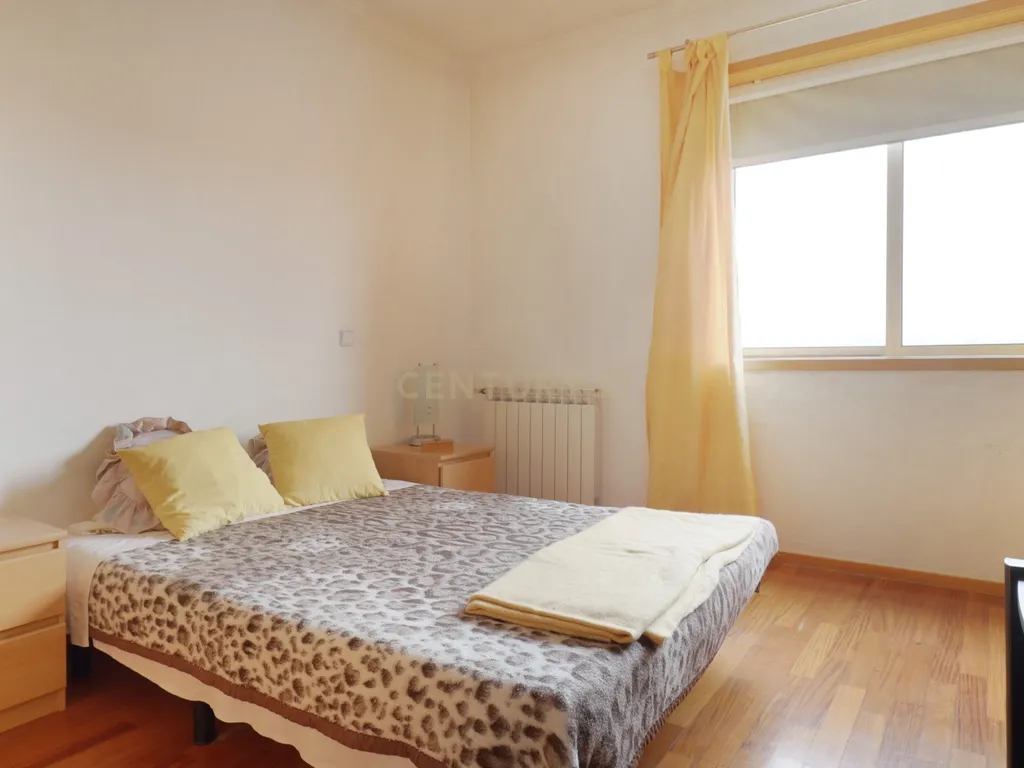 Apartamento T3 Caulinos, 2 Lugares de Garagem e Arrumos - Image 25