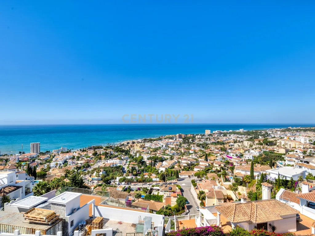 PENTHOUSE TOTALMENTE REMODELADA E PRONTA A ESTREAR COM VISTAS PANORÂMICAS PARA O MAR, DUAS VARANDAS E PISCINA EM MIJAS COSTA - Image 27