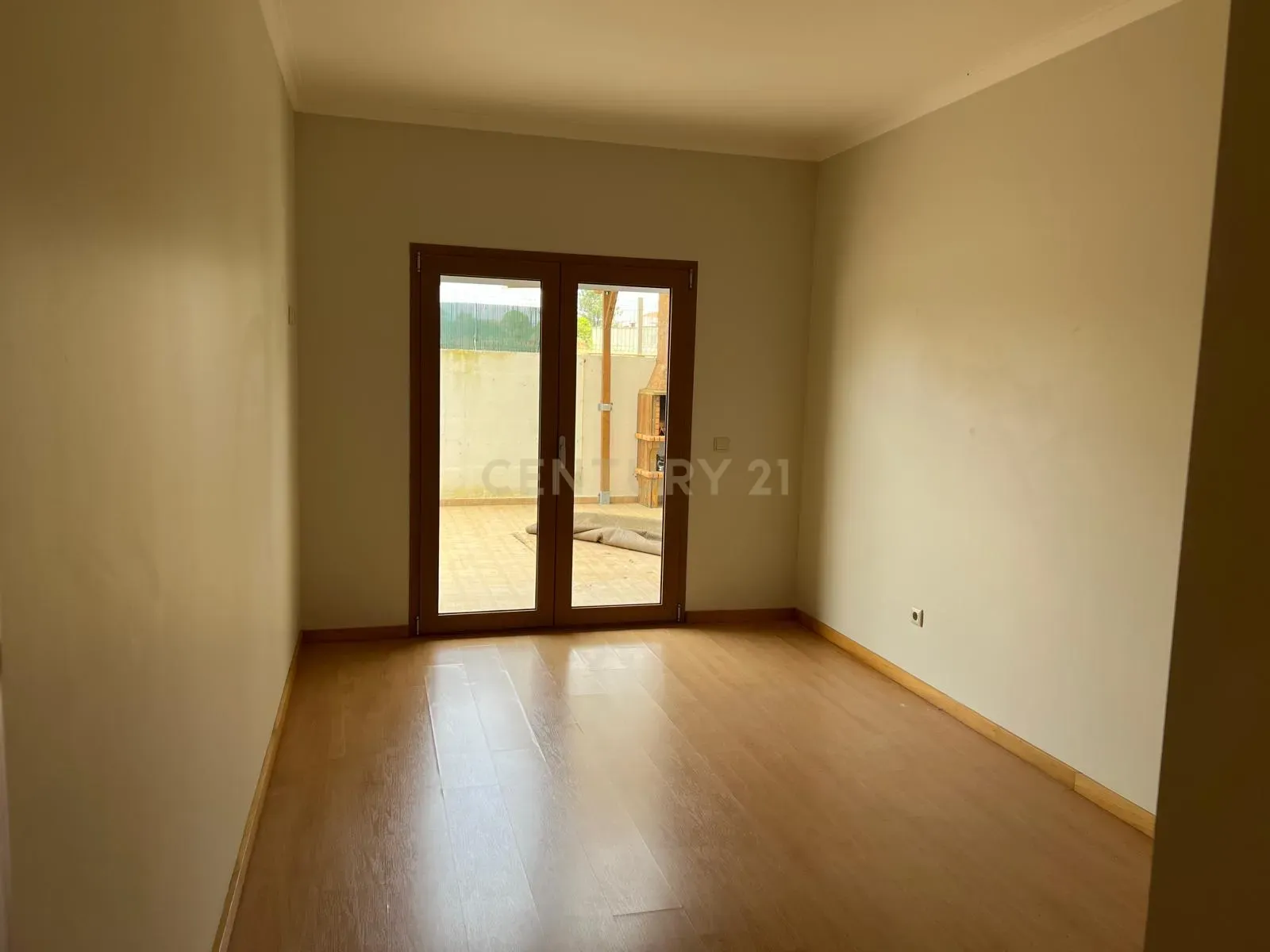 Apartamento T4 no Entroncamento – Rés do chão com terraço - Image 5