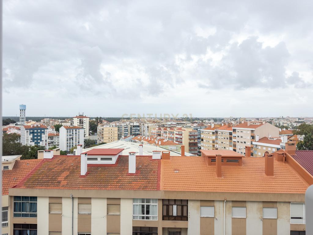 Apartamento T2 Remodelado na Torre da Marinha - Image 31