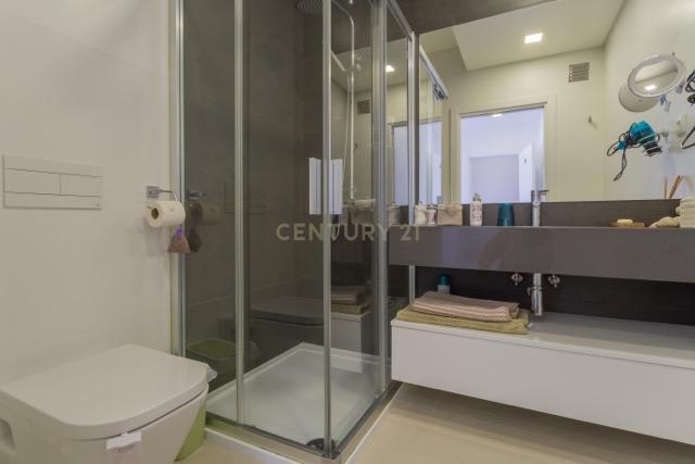 Luxuoso apartamento T3 duplex com Vista Panorâmica em Quinta de Santa Teresa, Charneca de caparica - Image 5