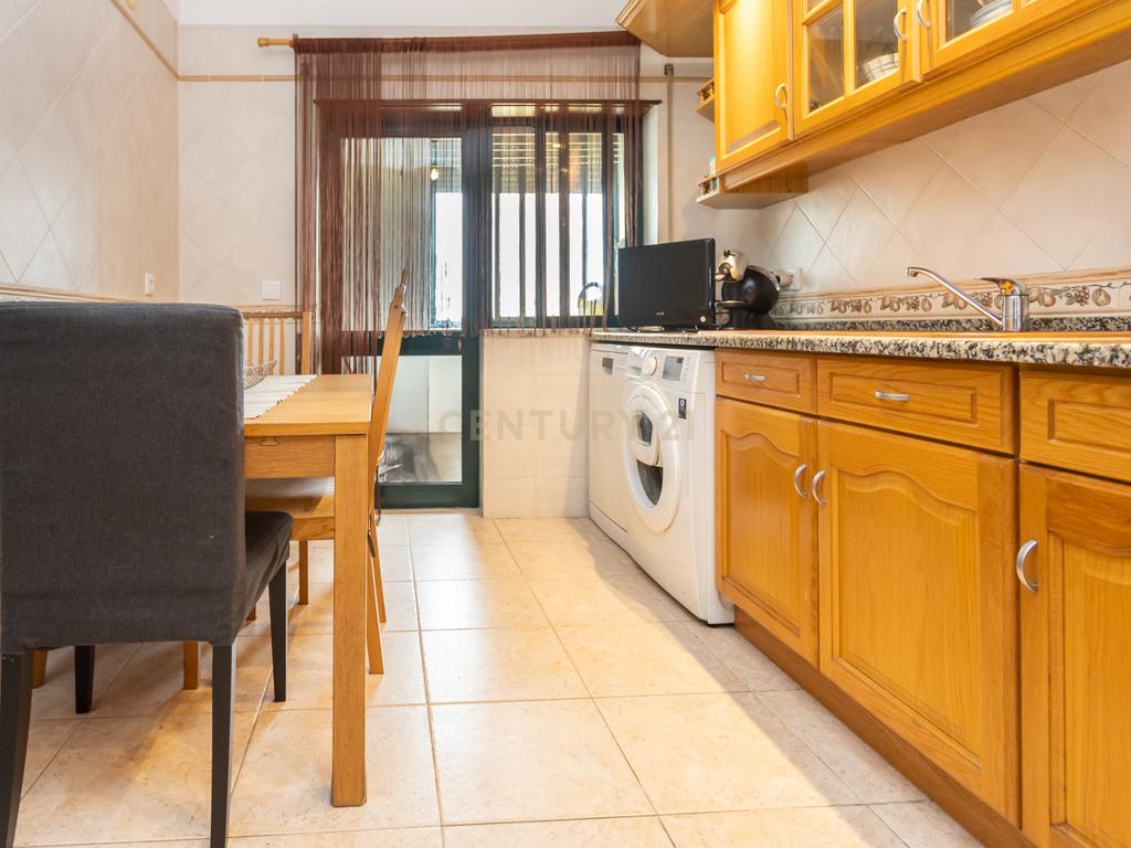 Apartamento T3 com Garagem e Arrecadação em Alhos Vedros - Image 21