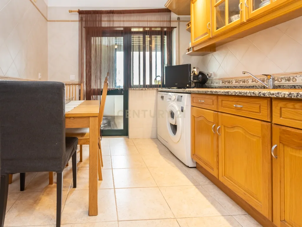 Apartamento T3 com Garagem e Arrecadação em Alhos Vedros - Image 21