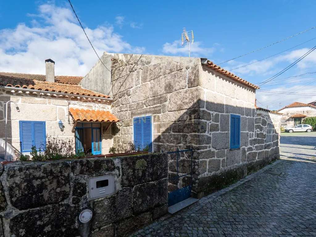 Casa Renovada T3 em Ervedal e Vila Franca da Beira - Image 20