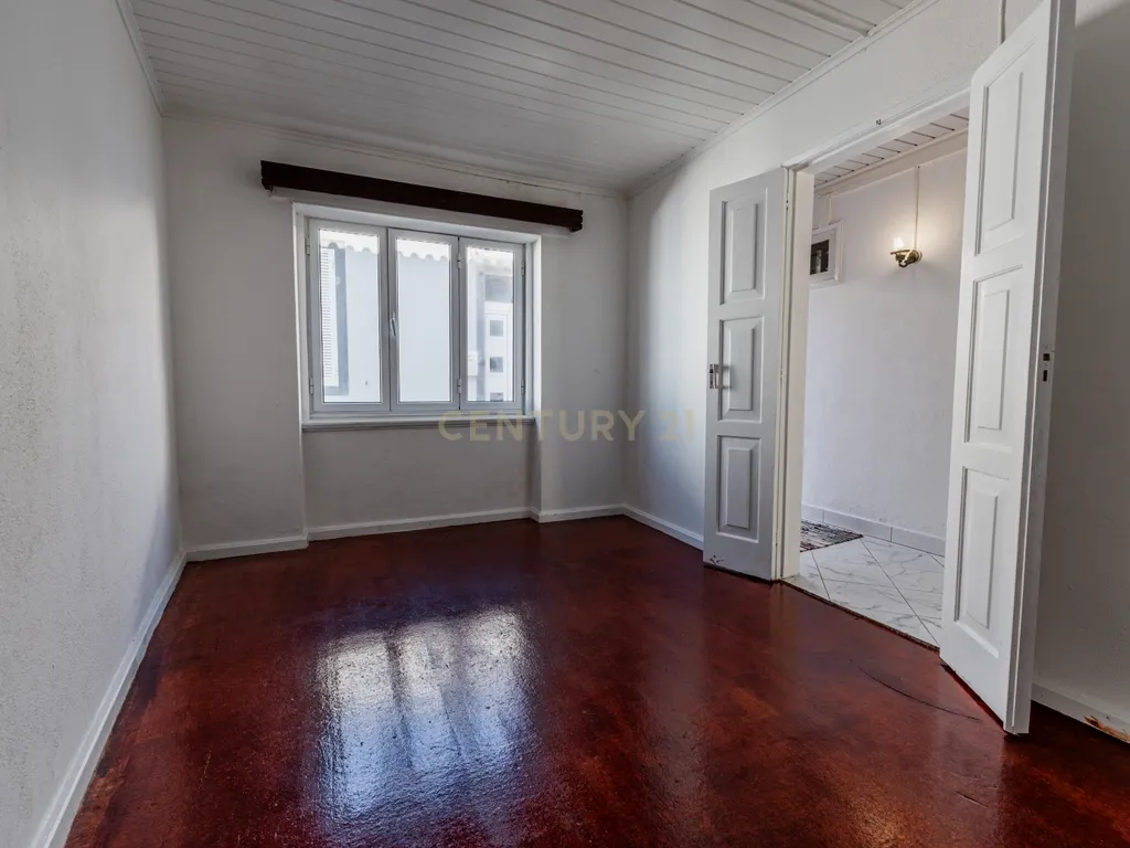 Moradia T3 com Terraço e Vista Mar em Santa Cruz, Lagoa - Image 3