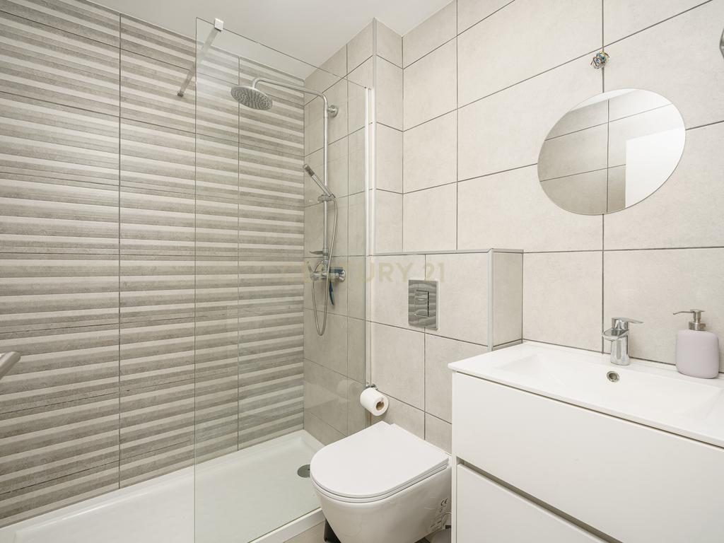 APARTAMENTO T3, TOTALMENTE REMODELADO, PARA VENDA NO CENTRO DE SETÚBAL - Image 14