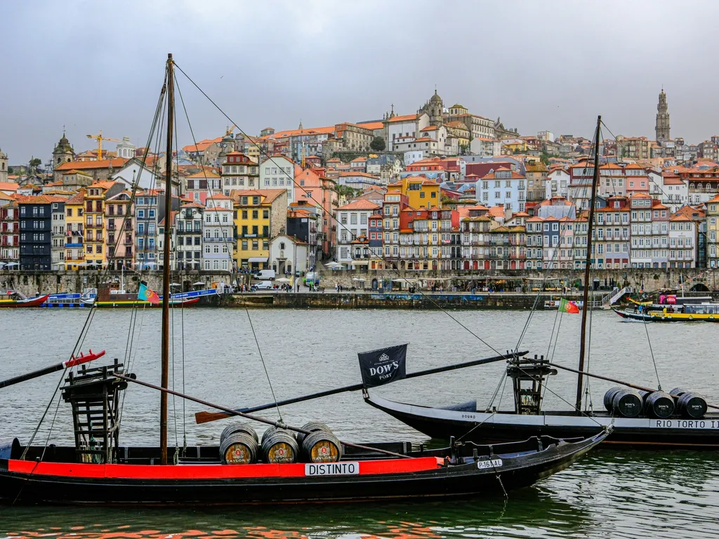 Hotel em Funcionamento no Centro do Porto | 21 Quartos e Potencial de Expansão - Image 7