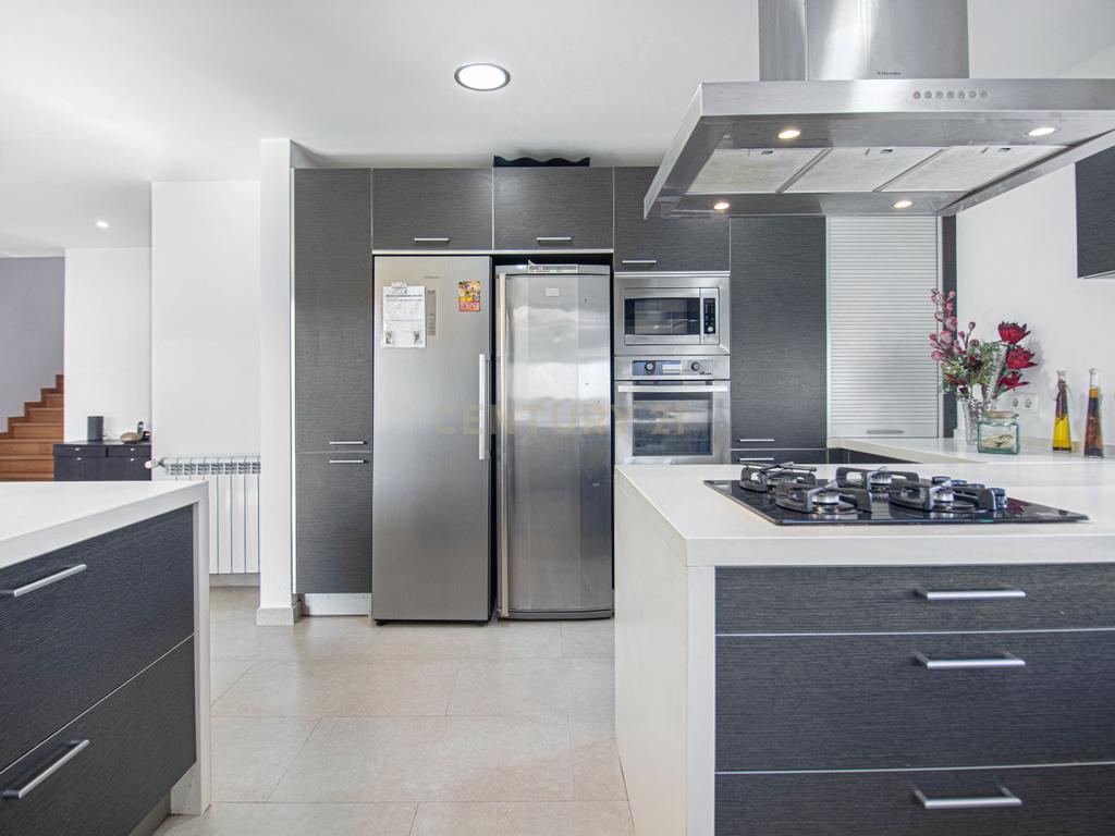 Moradia Isolada T4 291m2 em Lote de 1050 m2 em Mucifal, Colares, Sintra - Image 19