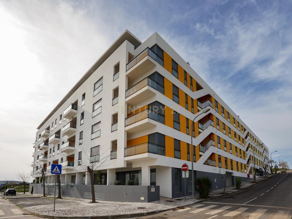Apartamento T2 a estrear com dois lugares de estacionamento, no Tagus Park - Image 4