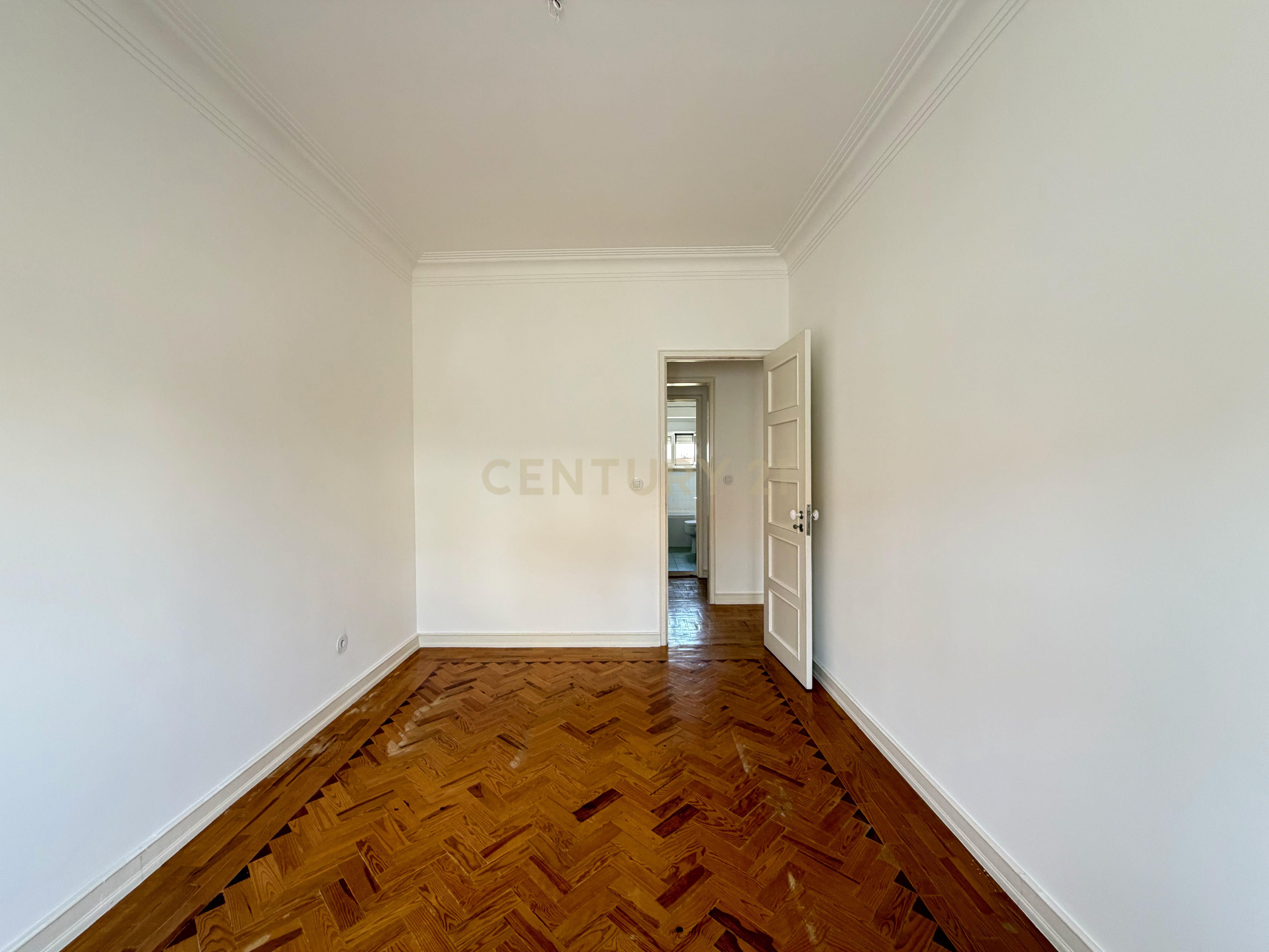 Fotografia 9 de T2 renovado e pronto a habitar | Picheleira – Beato