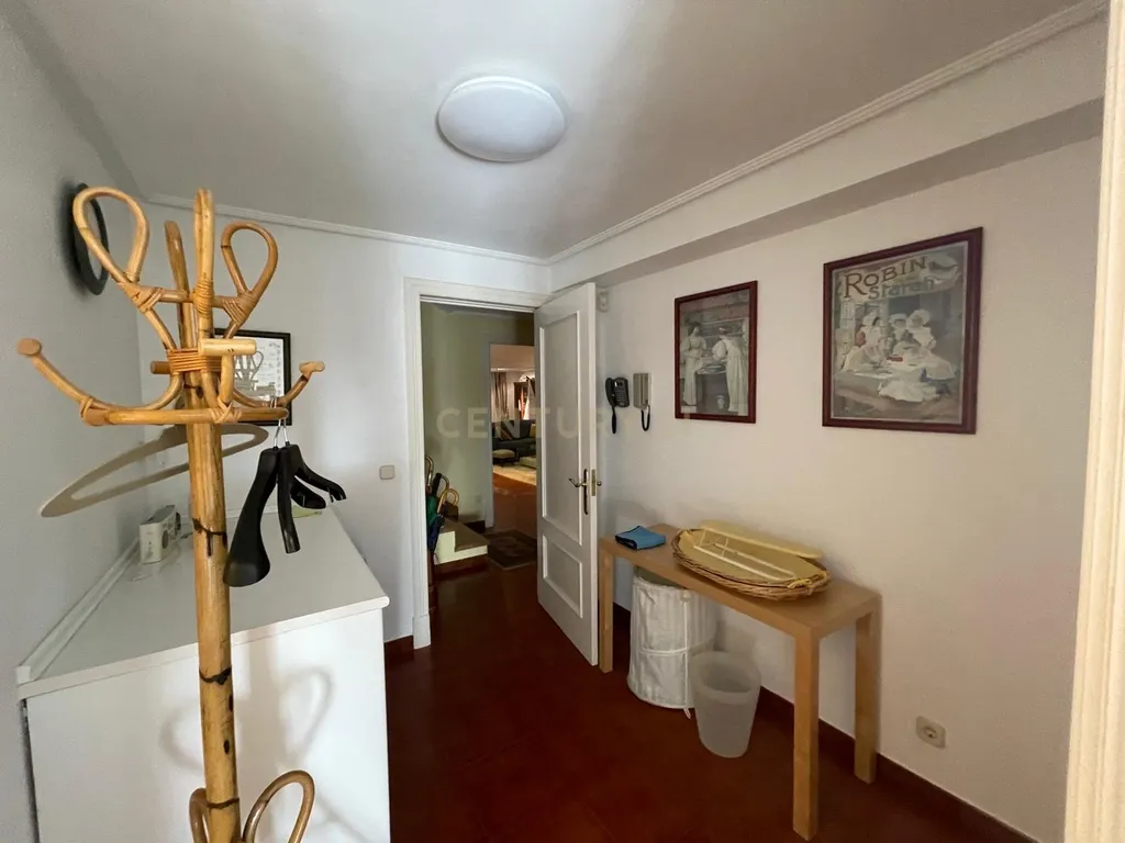 Luxuosa Moradia Renovada em Madrid com Vista para a Cidade - Image 42