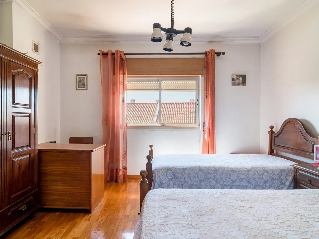 Moradia T3 em Porto Salvo | 213 m² | Garagem | Pátio e Jardim - Image 27