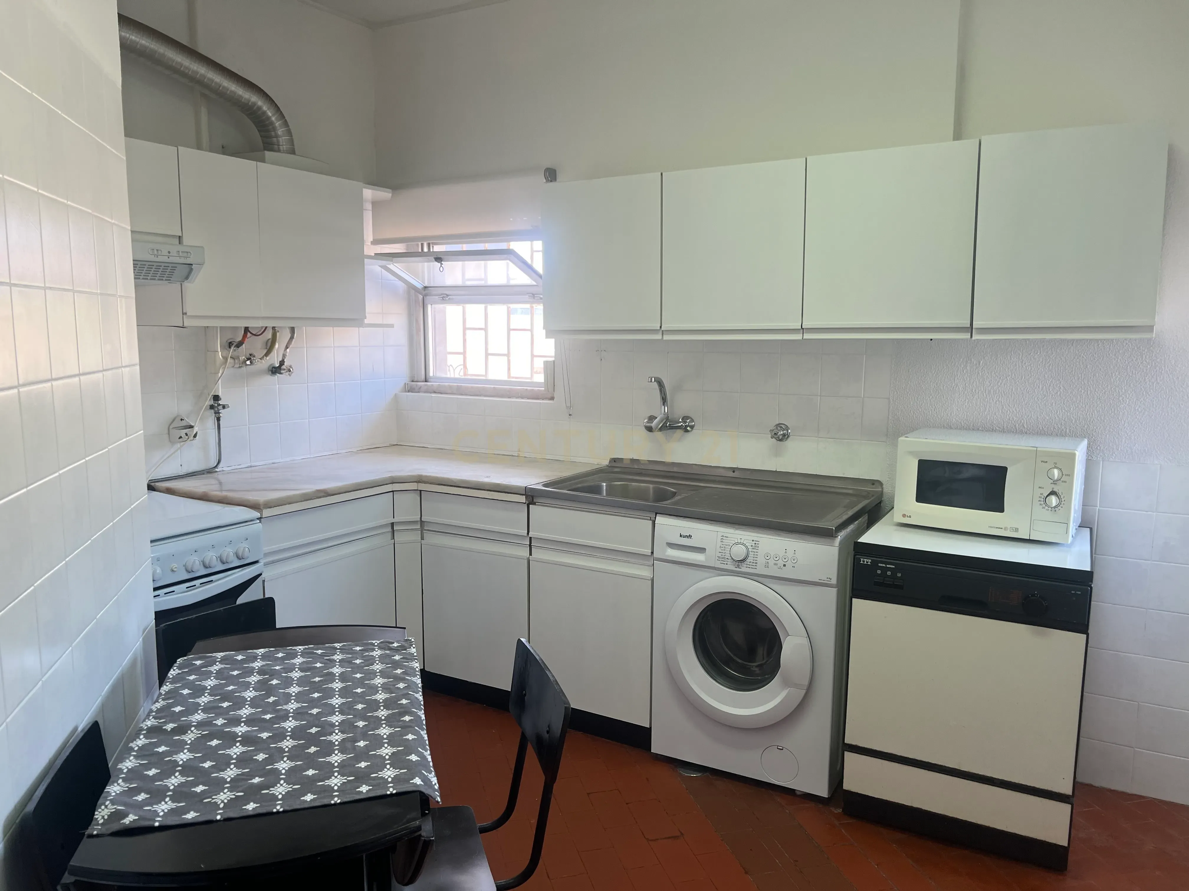 Fotografia 8 de Apartamento T1 mobilado, para arrendar em S. João de Caparica, Almada