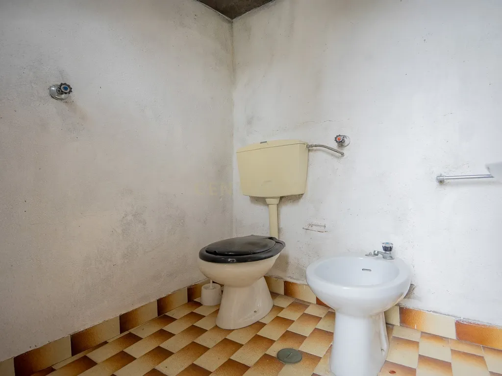 Moradia T3 para recuperar com terreno a 1,5km do centro de Vila Nova de Poiares - Image 9