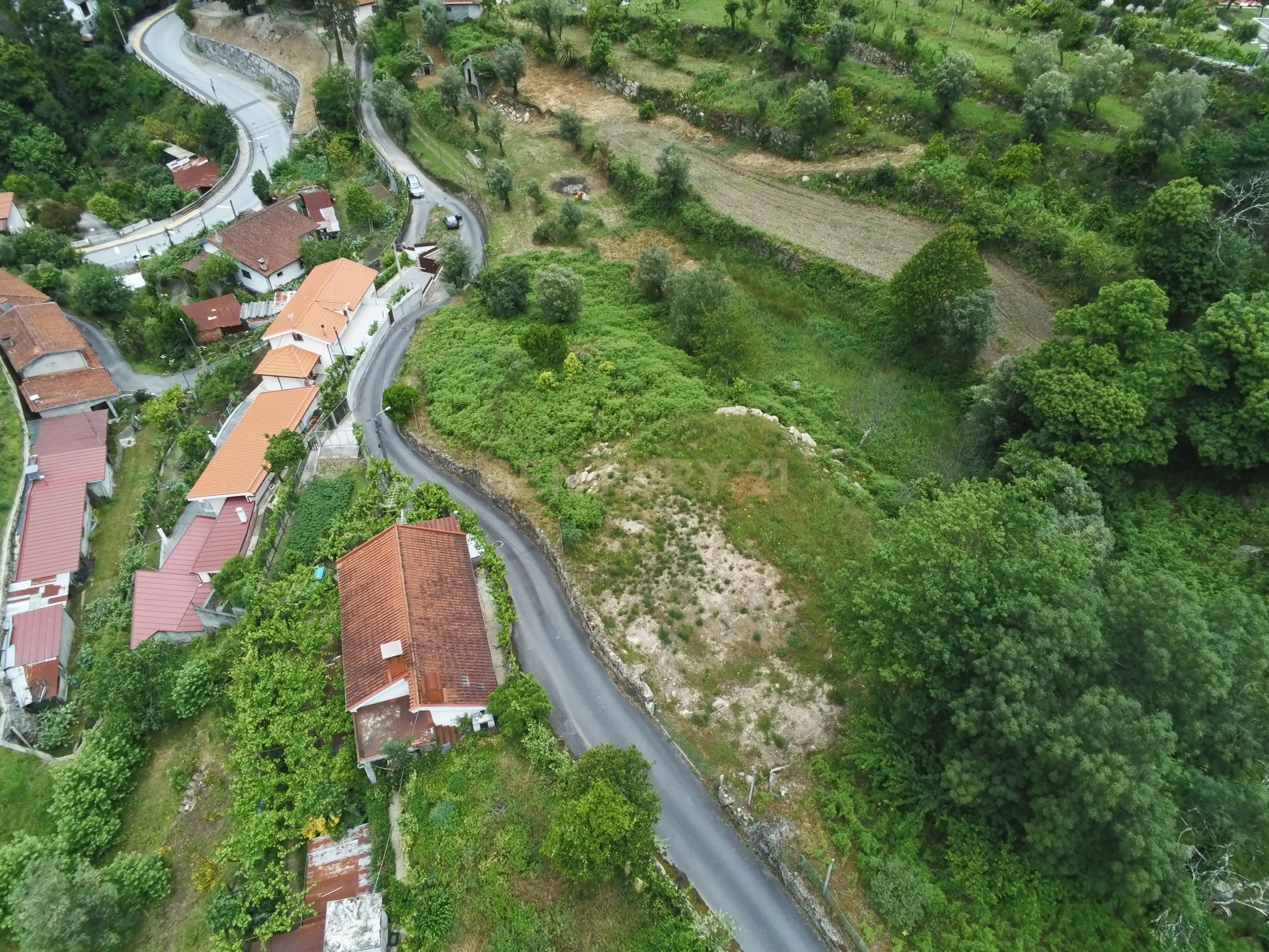 Fotografia 10 de Terreno Exclusivo no Centro da Vila do Gerês – 3.683 m² com Projeto Aprovado Moradia Térrea