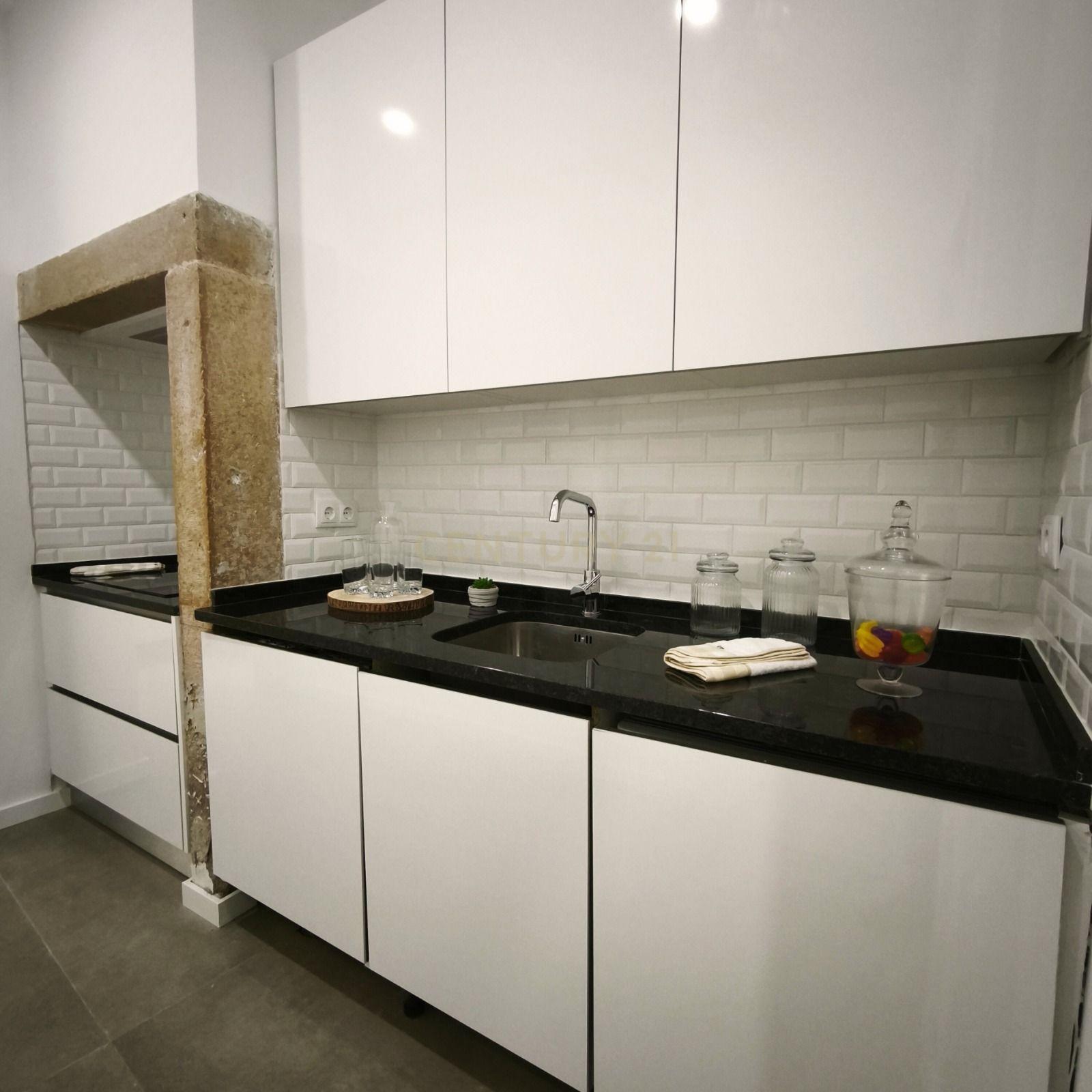 Fotografia 7 de T3 Totalmente Remodelado e Mobilado com Varanda e Terraço Privativo | Arroios / Alameda