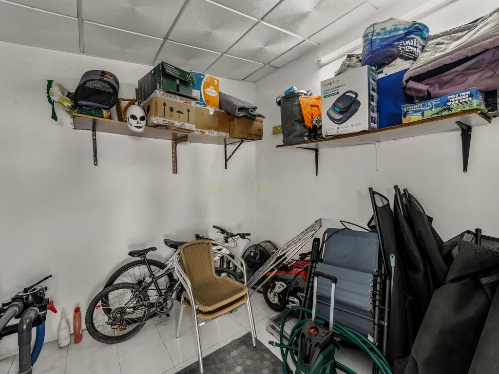 MORADIA T5 COM GARAGEM E PISCINA, 327 M² DE TERRENO PARA USUFRUIR - Image 30