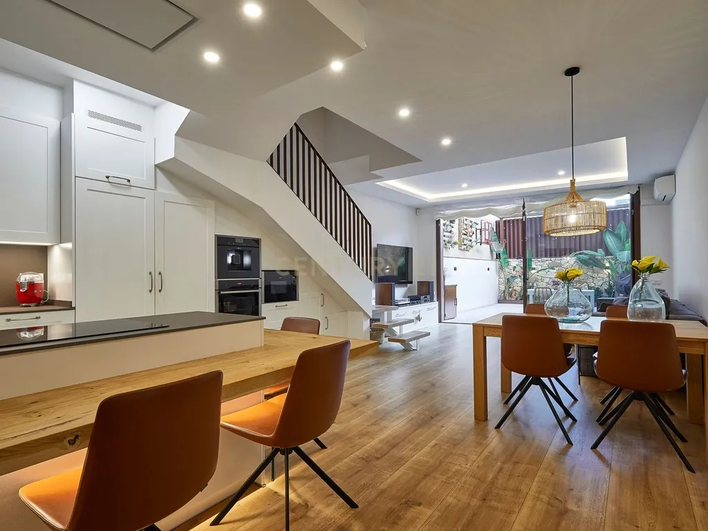 Casa Espetacular no Centro de Tiana - Image 3