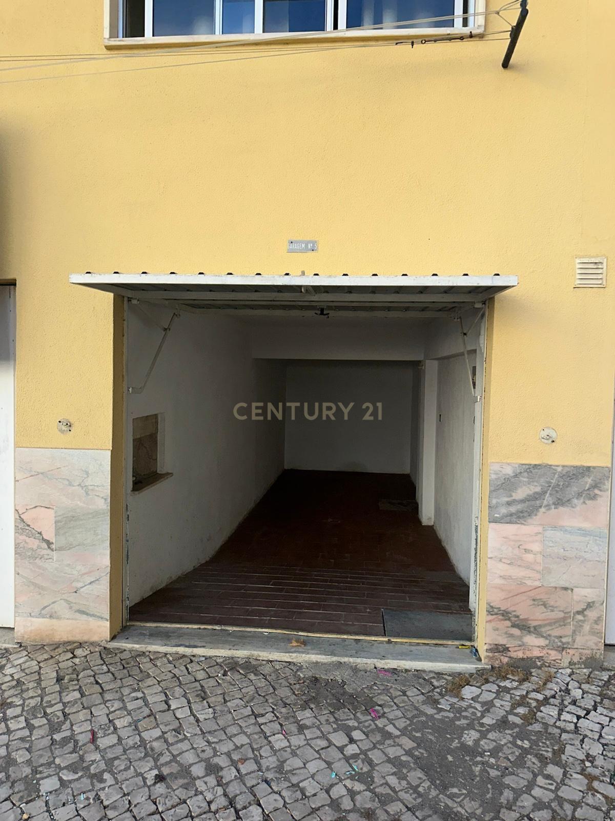 Garagem em Mem Martins - Image 1