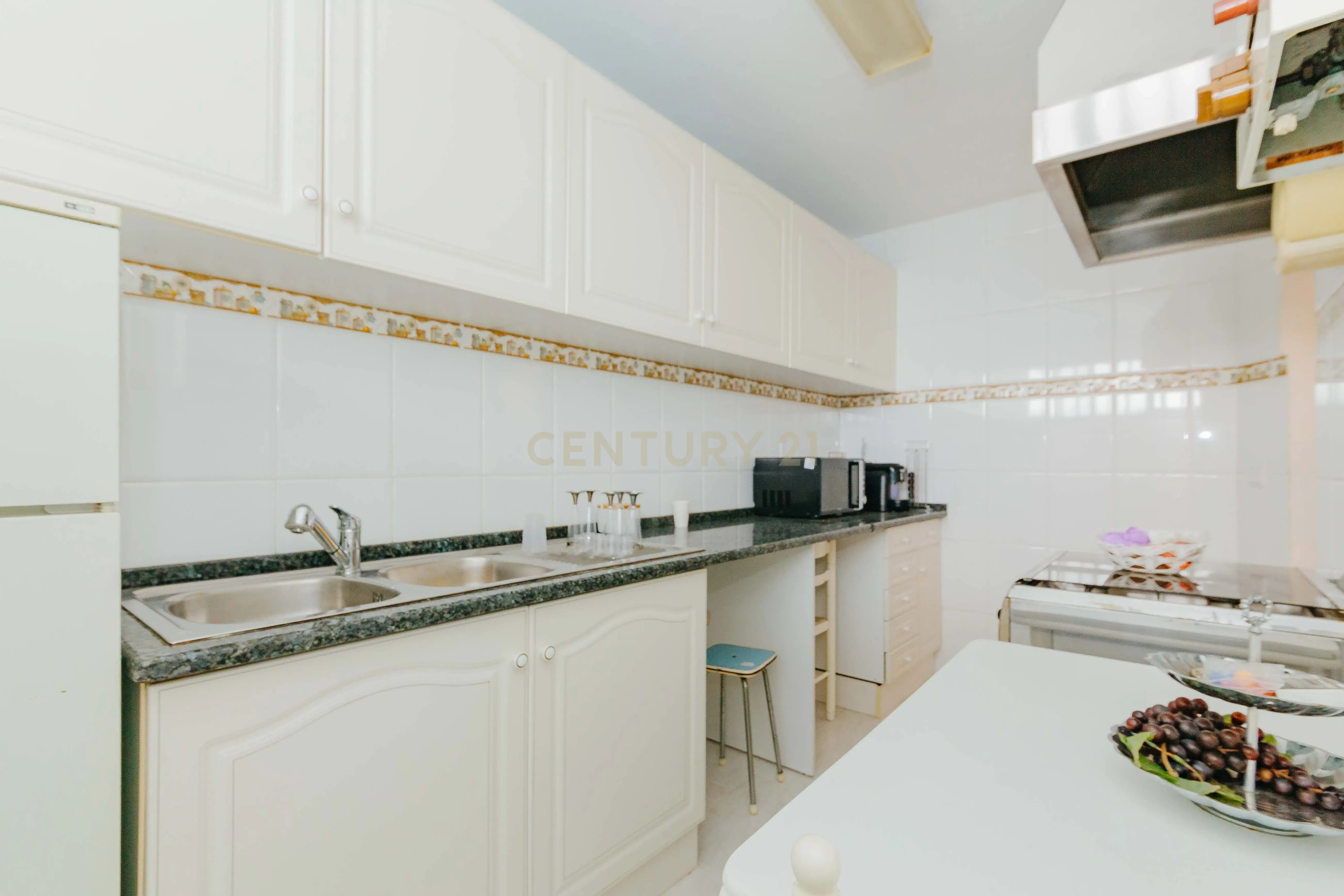 Apartamento T2 em Lisboa com Vista e Boa Localização - Image 10