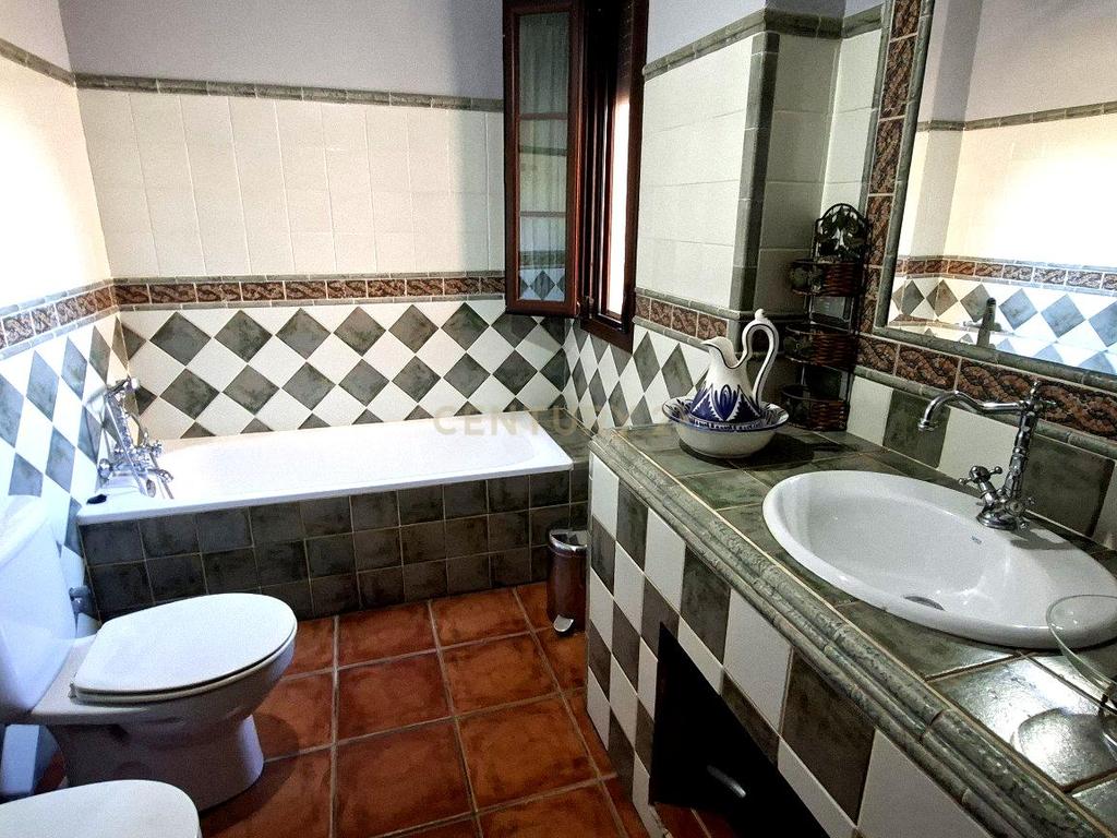 Moradia andaluza independente com piscina privada, jardim bem cuidado, cozinha exterior com churrasqueira e charme tradicional na tranquila zona residencial de Los Arroyos (Arriate), a apenas 10 minutos de Ronda e a menos de uma hora da Costa del Sol — pronta a habitar. - Image 34