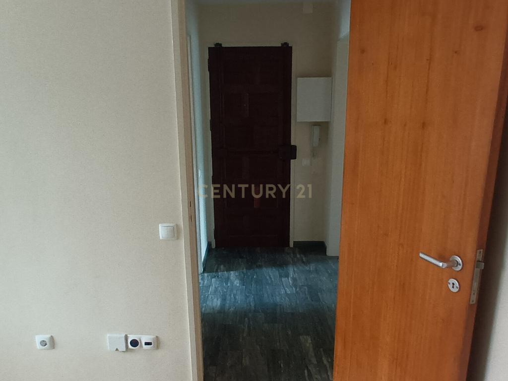 Apartamento T3 em Santo António dos Cavaleiros – Arrendamento - Image 4