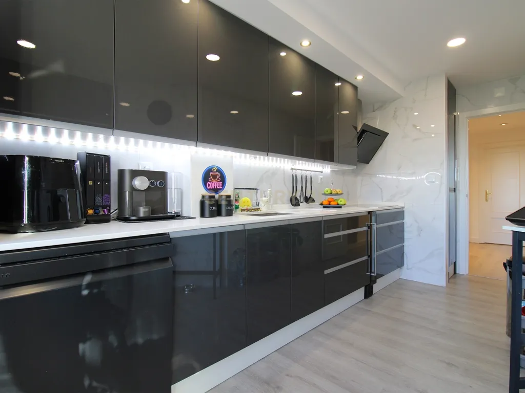 Excelente apartamento T3 com garagem - Afonsoeiro - - Image 12