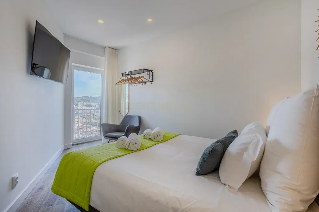 Penthouse T3 de Luxo no 20.º e Último Piso | Vista Mar Única sobre Ponta Delgada - Image 12
