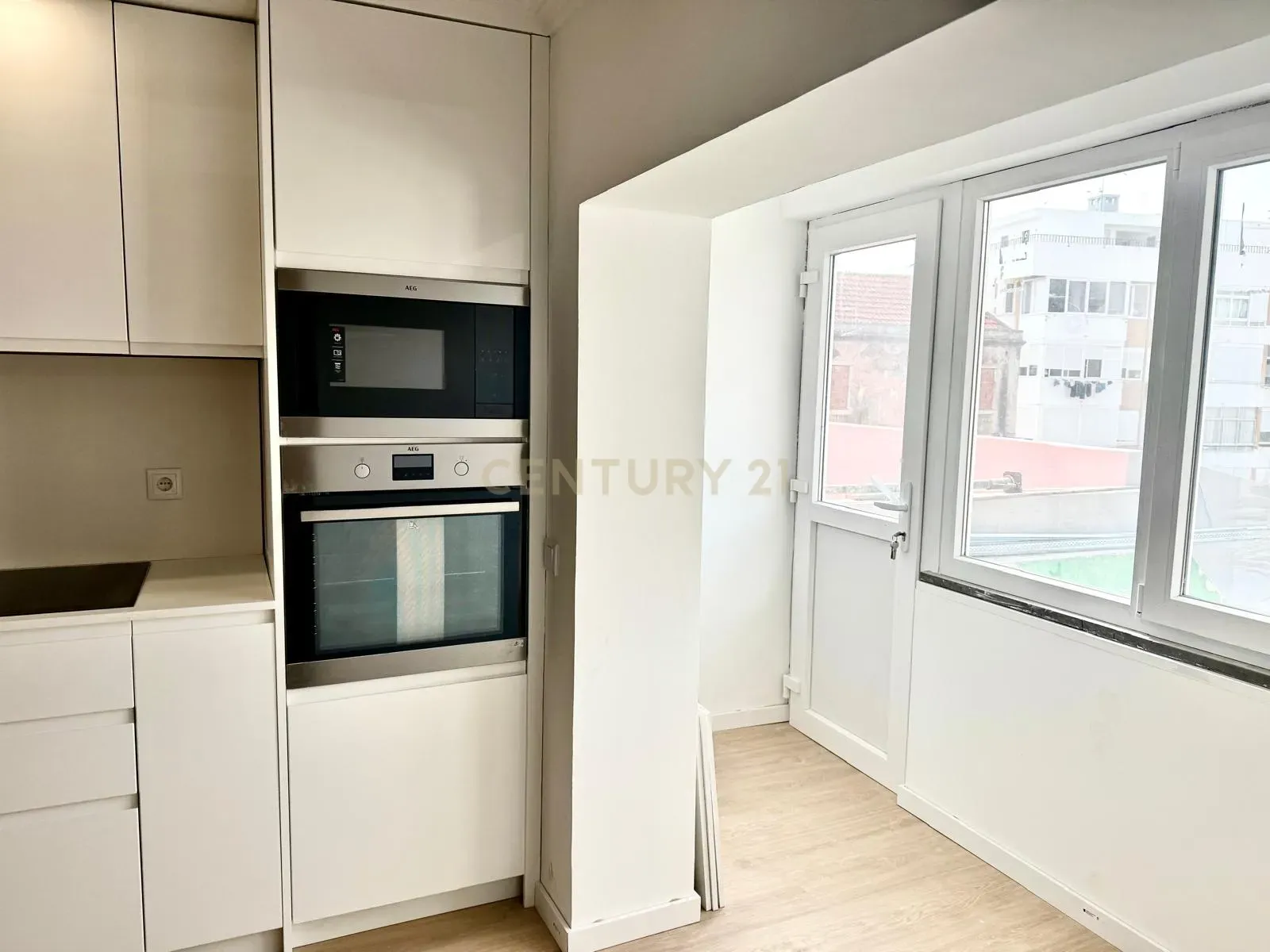 Apartamento totalmente remodelado na Vila de Oeiras - Image 3