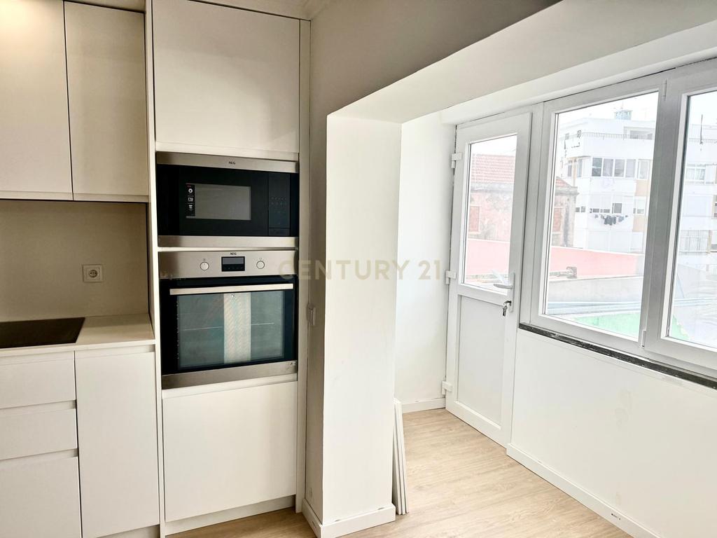 Apartamento totalmente remodelado na Vila de Oeiras - Image 3