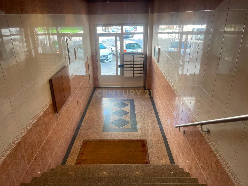 T2 Remodelado em Santa Marta do Pinhal – Corroios - Image 2
