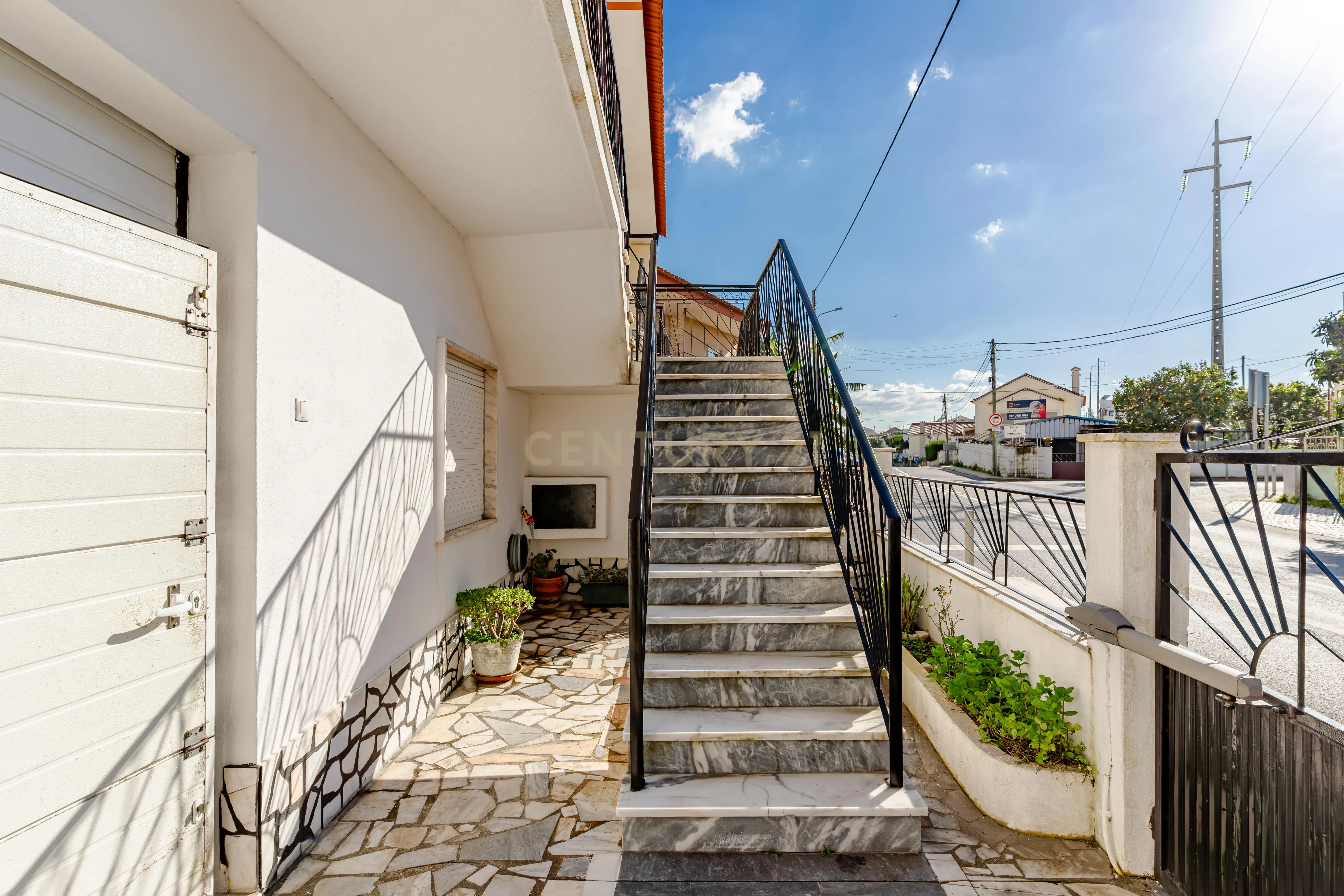 Moradia com grande potencial de valorização na Póvoa de Sta Iria! - Image 31