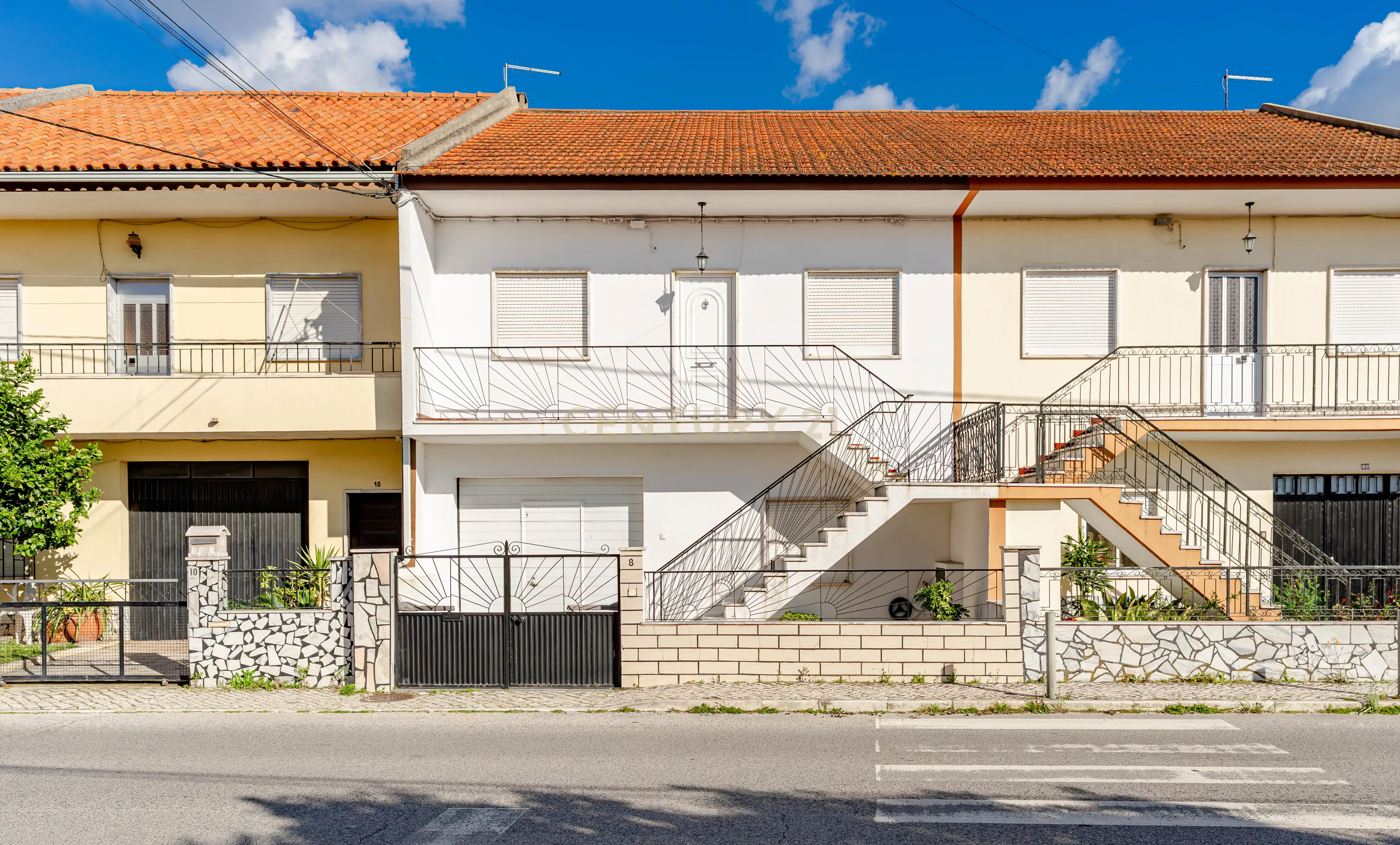 Moradia com grande potencial de valorização na Póvoa de Sta Iria! - Image 1