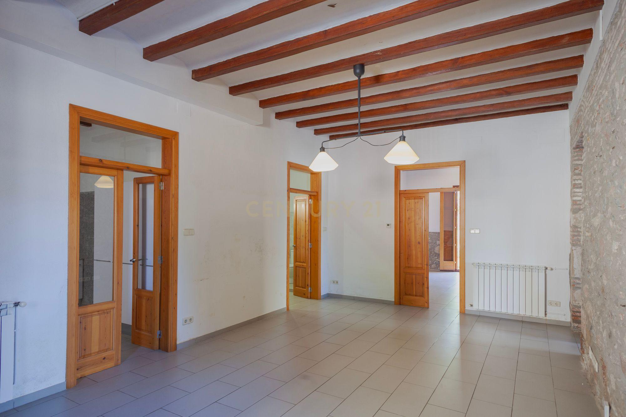 Encanto modernista no rés do chão com jardim – La Garriga - Image 10