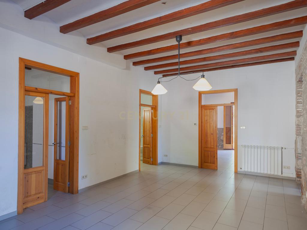 Encanto modernista no rés do chão com jardim – La Garriga - Image 12