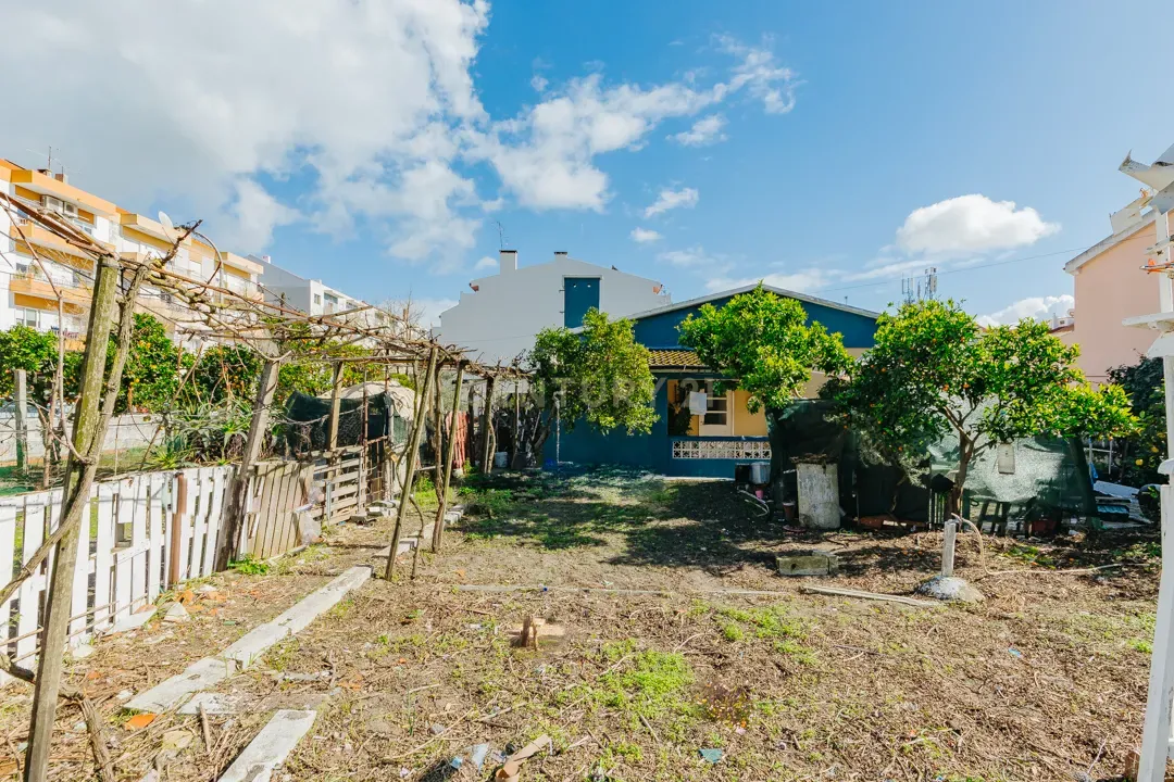 Montijo/Excelente Lote de Terreno com 1056m2 e Moradias para Remodelacao. - Image 12