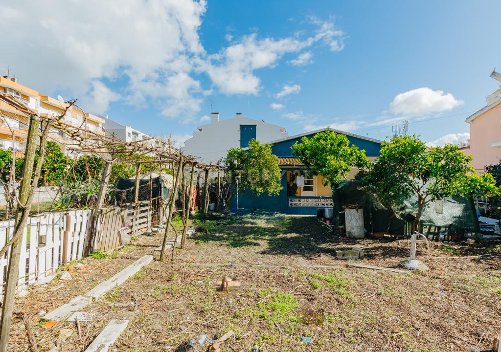 Montijo/Excelente Lote de Terreno com 1056m2 e Moradias para Remodelacao. - Image 12