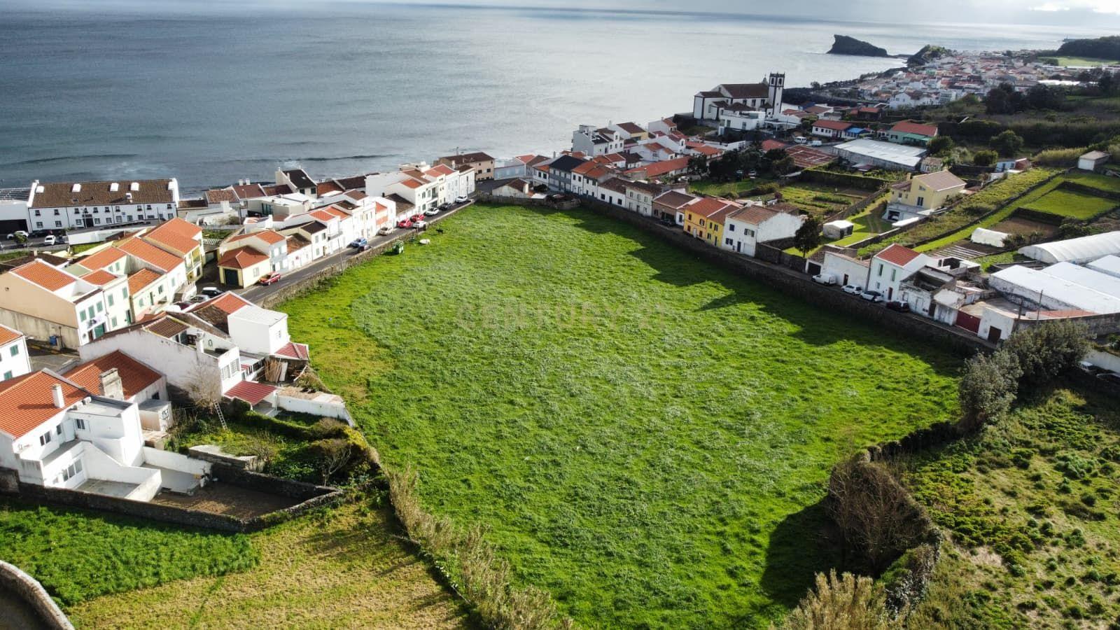 Fotografia 5 de Último Terreno Amplo para Investimento junto à Praia