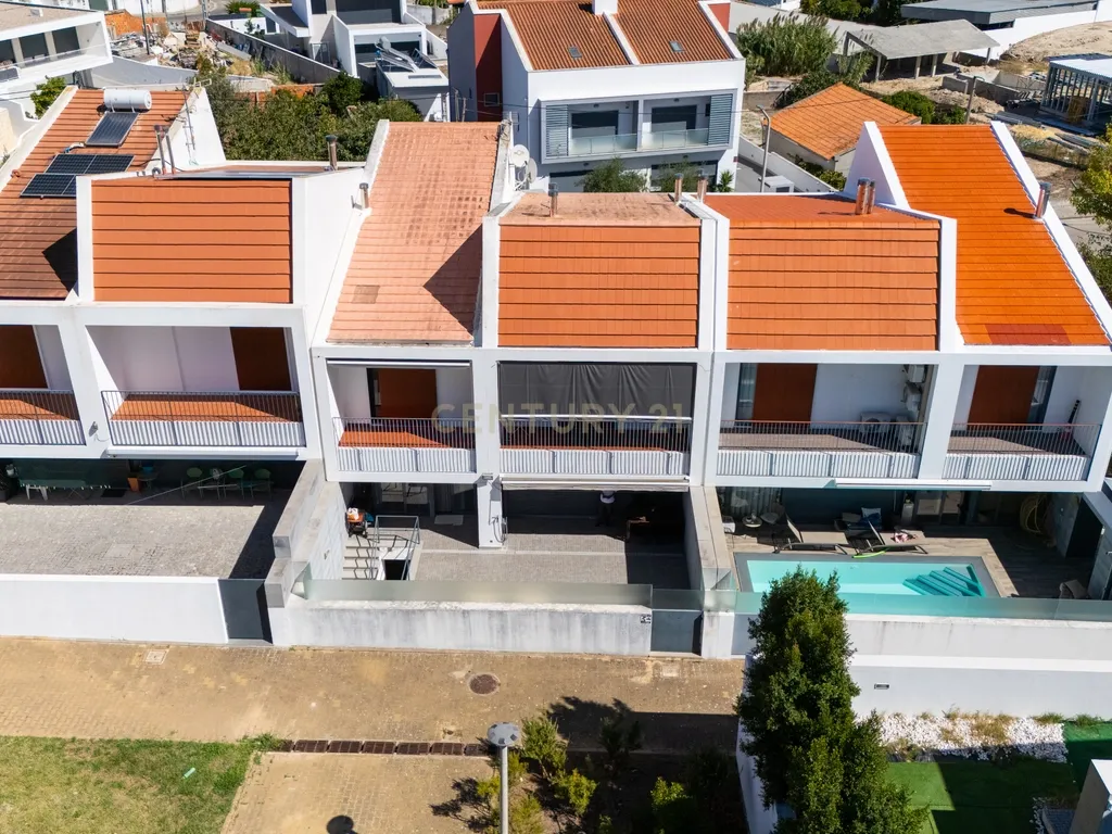 Moradia Contemporânea T4 em Santo António da Charneca - Barreiro - Image 55