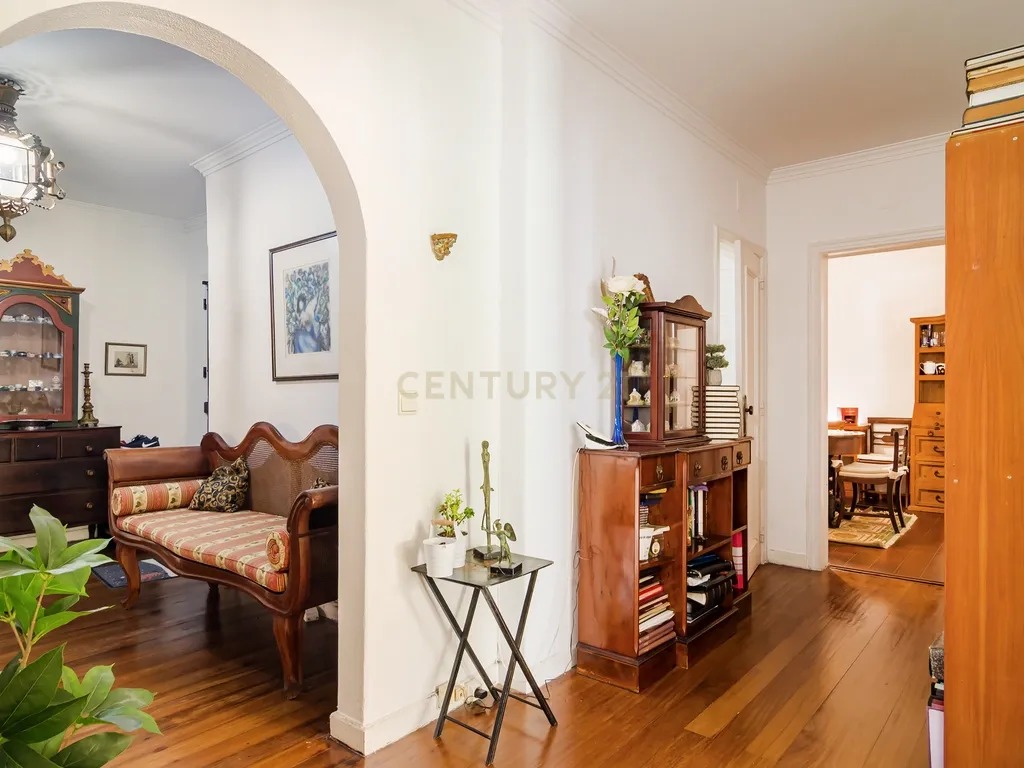 Apartamento T3+1 com varandas e terraço, junto ao Mercado da Vila, Cascais. Em Venda! - Image 8