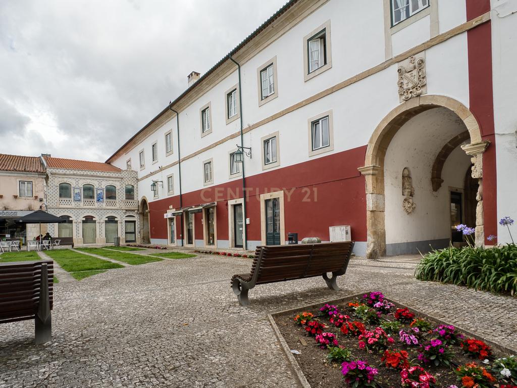 Espaço Comercial ou Habitação com História no Coração de Alcobaça - Image 18