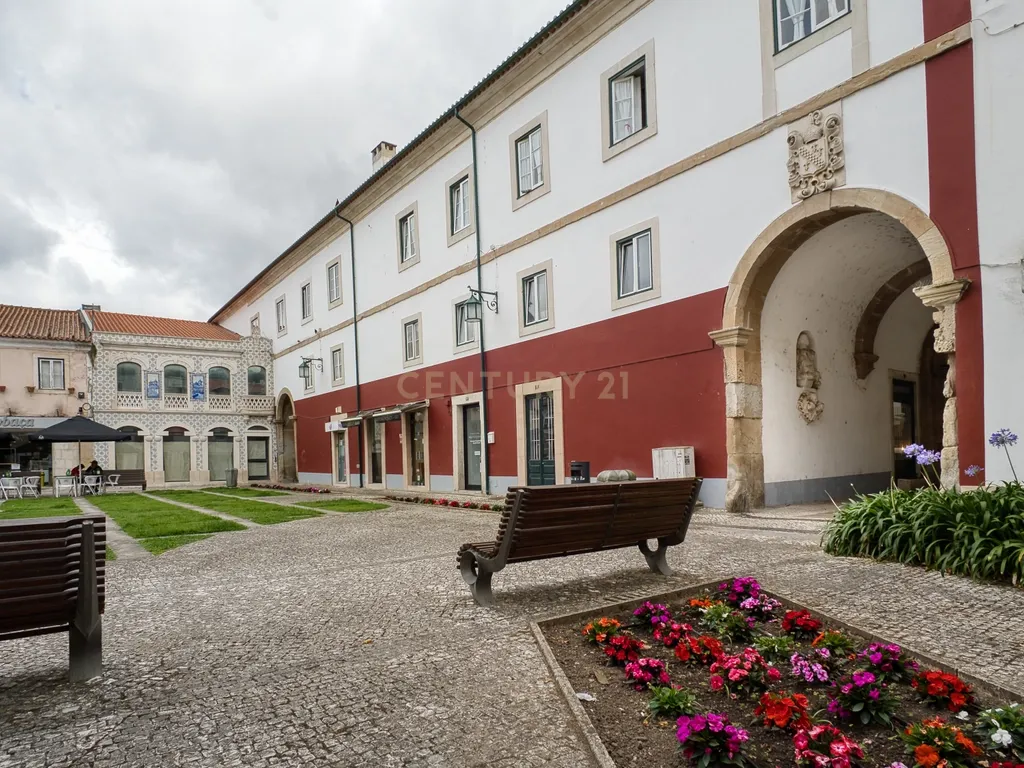 Espaço Comercial ou Habitação com História no Coração de Alcobaça - Image 18