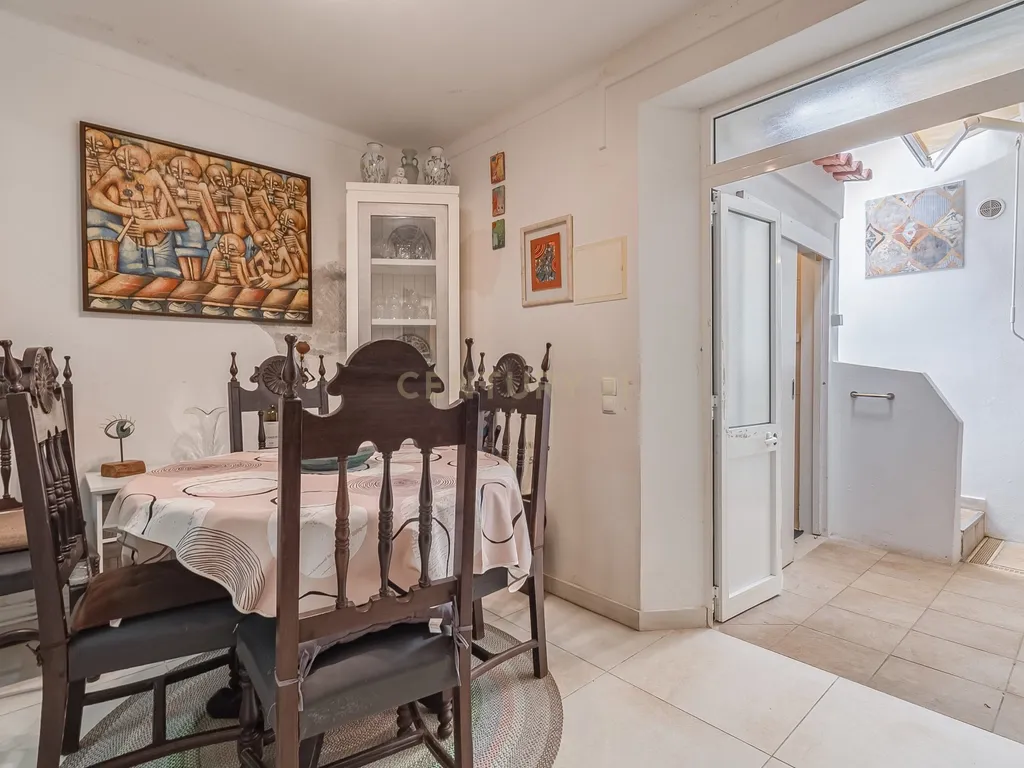 Casa T2 em Faro, Lagos - Localização Privilegiada e Conforto - Image 11