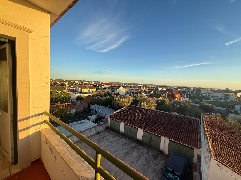 Apartamento T2 com possiblidade de T4, Entroncamento - Image 9