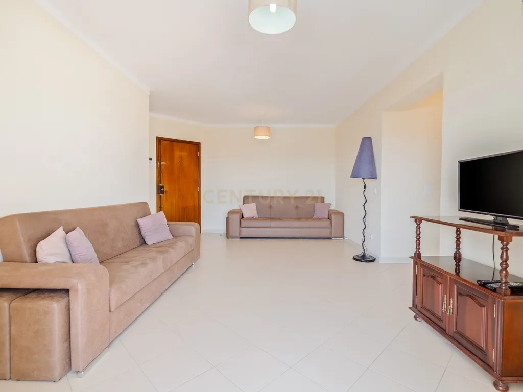 Apartamento T2 com vista rio, a 2 minutos da zona ribeirinha, em Portimão - Image 8